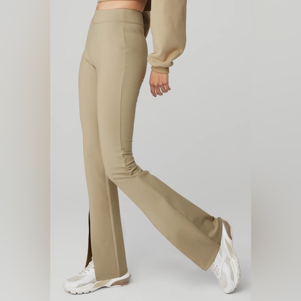 NWT Alo Yoga Airbrush High-Waist 7/8 Flutter Legging in California Sand
